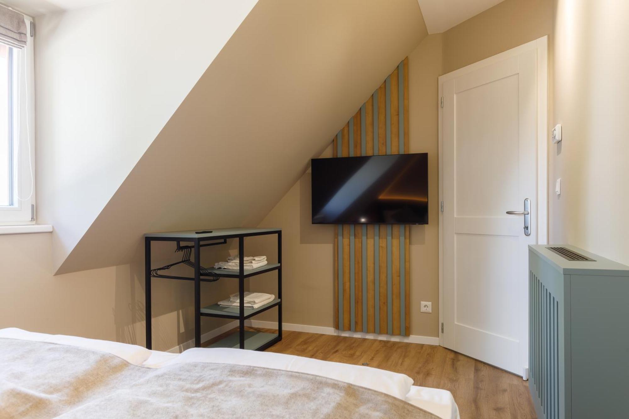 Lepke Apartmanhaz Es Etterem Тихань Екстер'єр фото