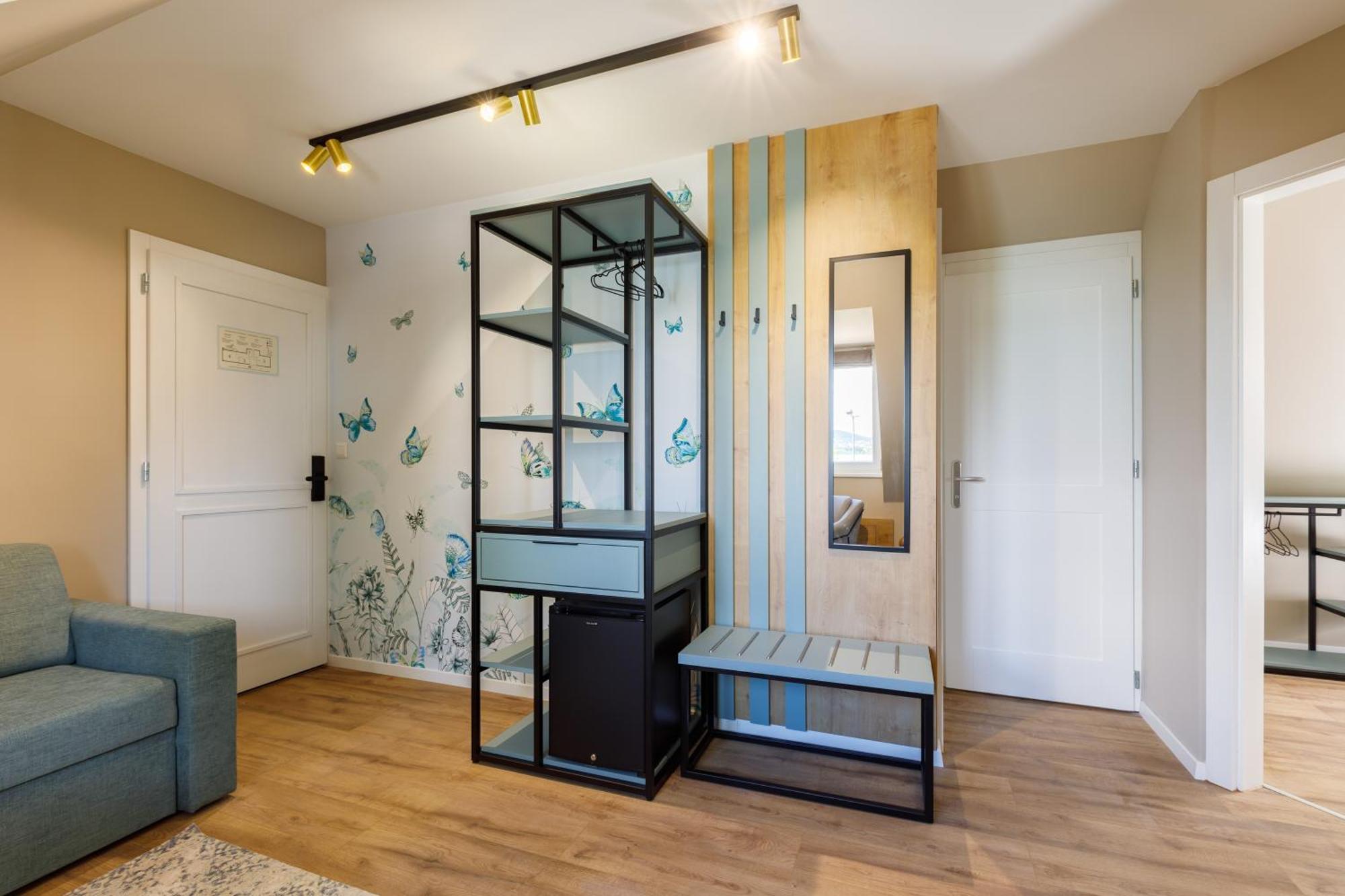 Lepke Apartmanhaz Es Etterem Тихань Екстер'єр фото