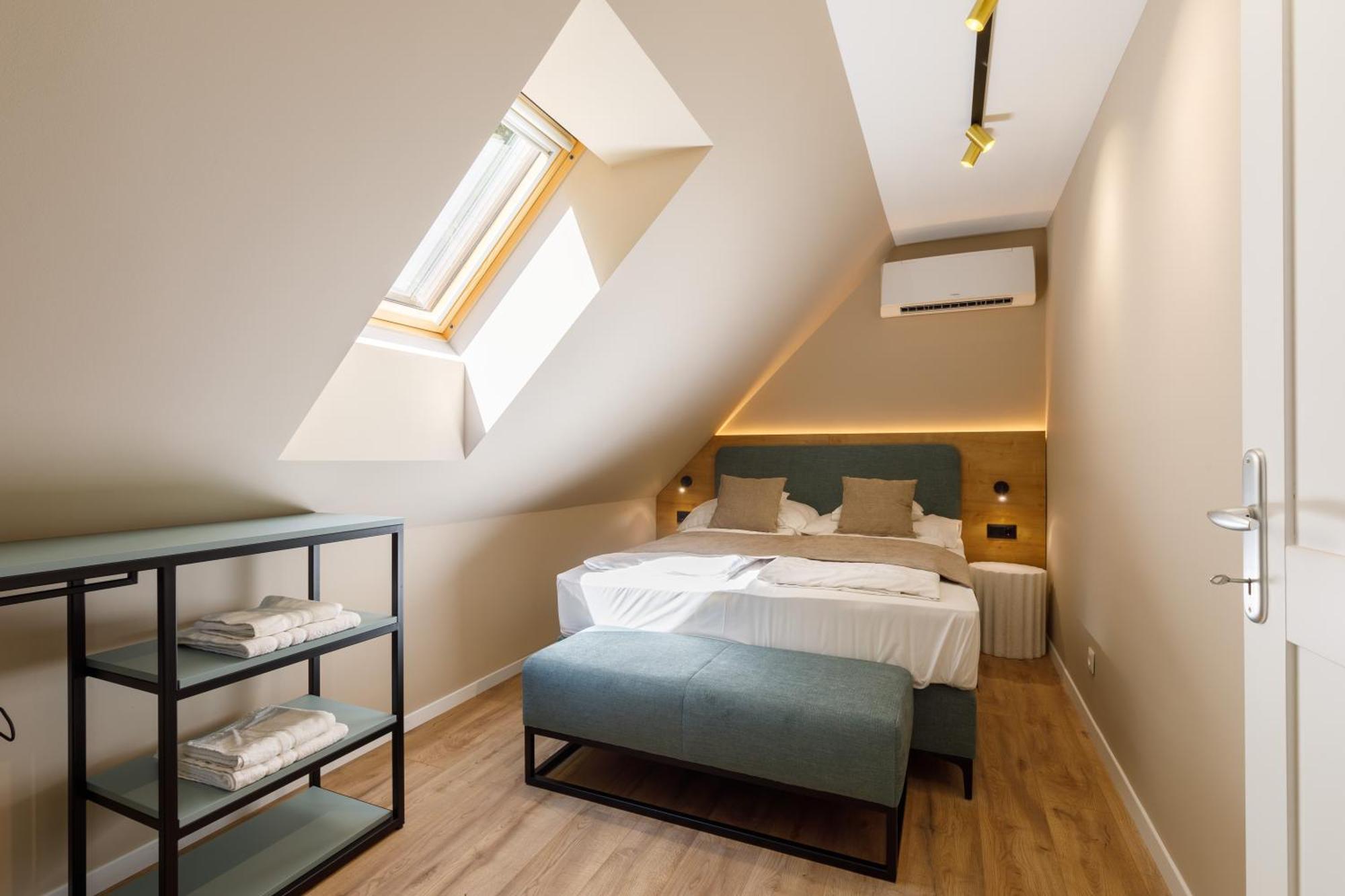 Lepke Apartmanhaz Es Etterem Тихань Екстер'єр фото