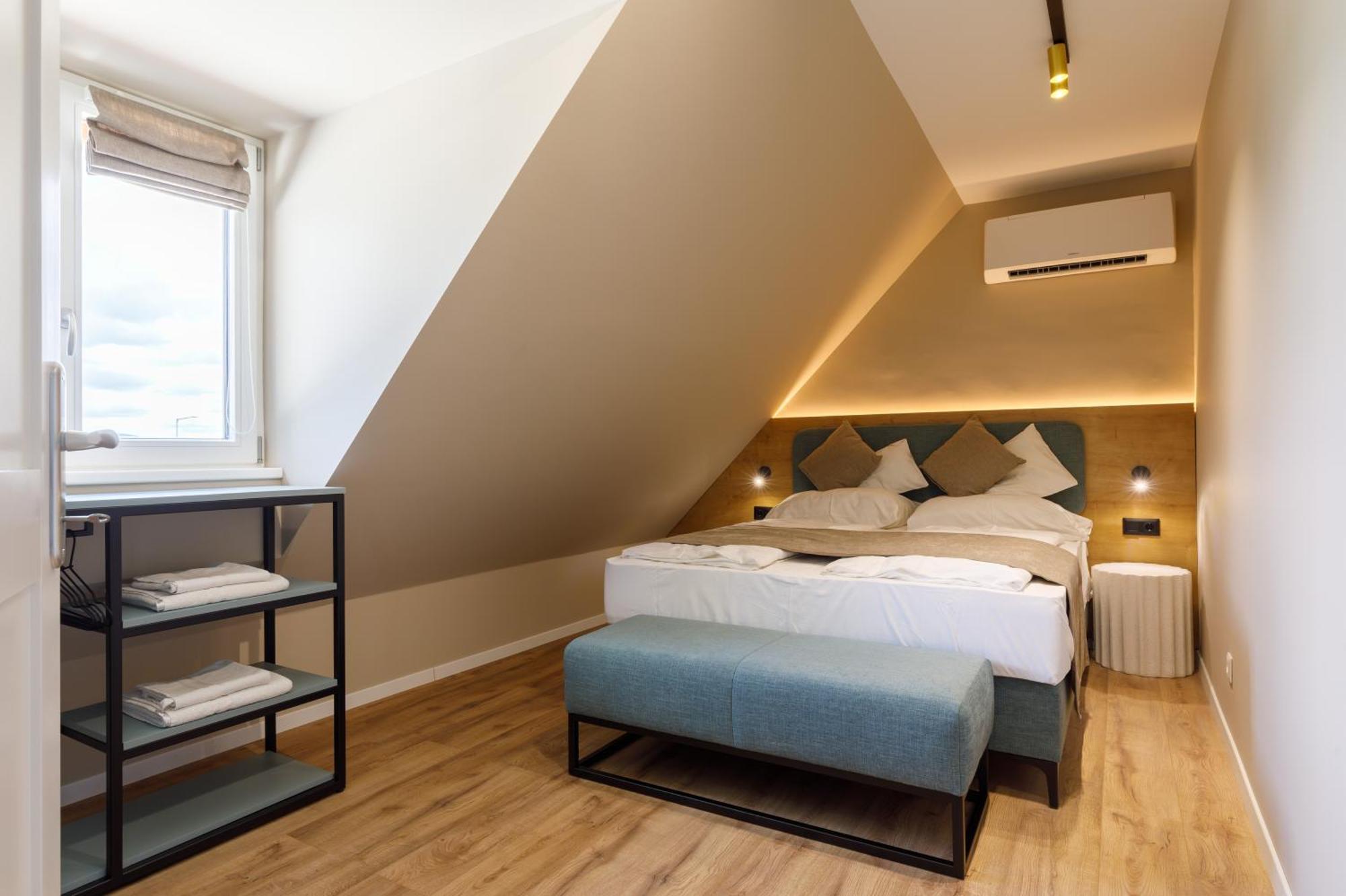 Lepke Apartmanhaz Es Etterem Тихань Екстер'єр фото