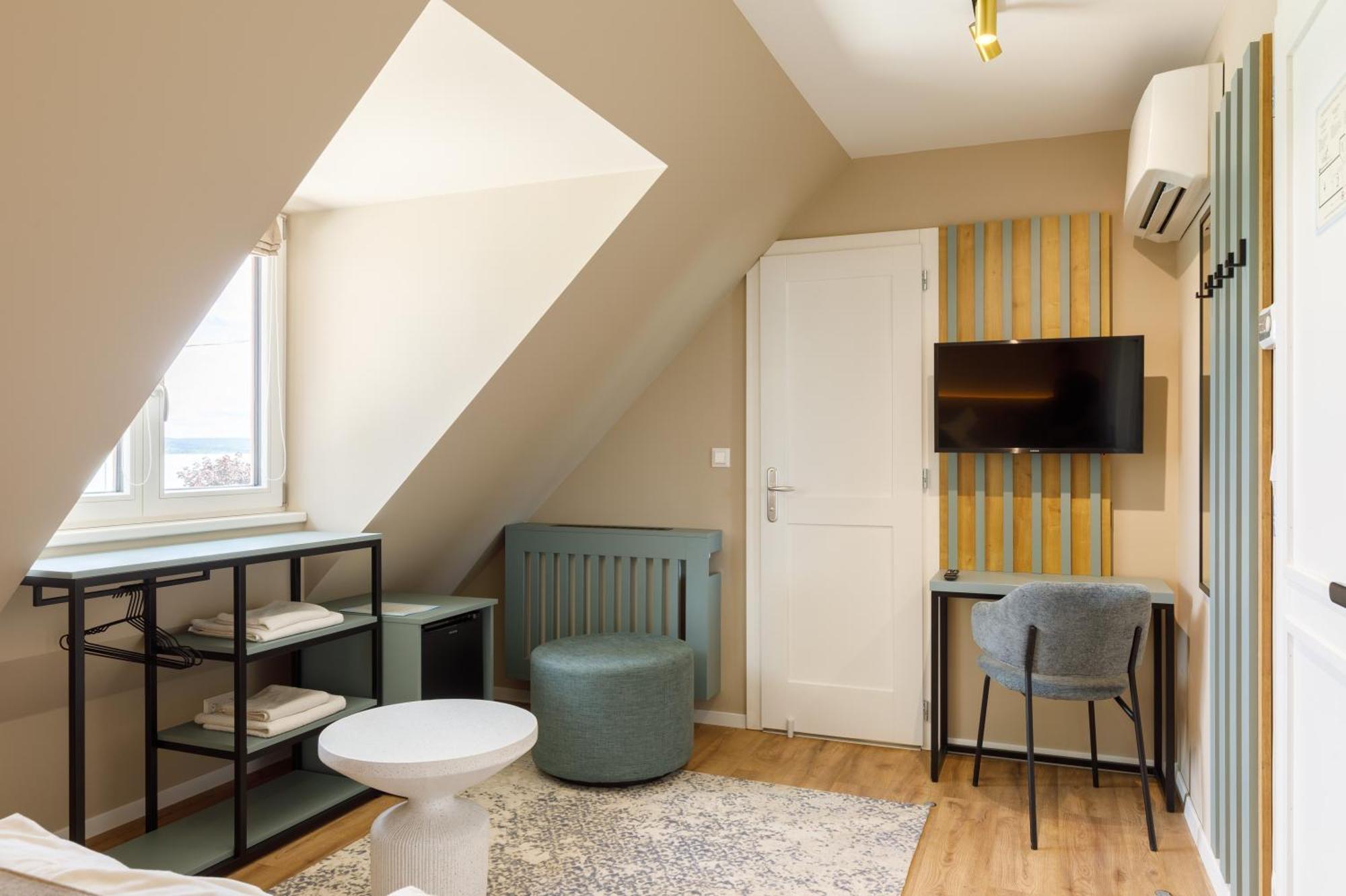 Lepke Apartmanhaz Es Etterem Тихань Екстер'єр фото