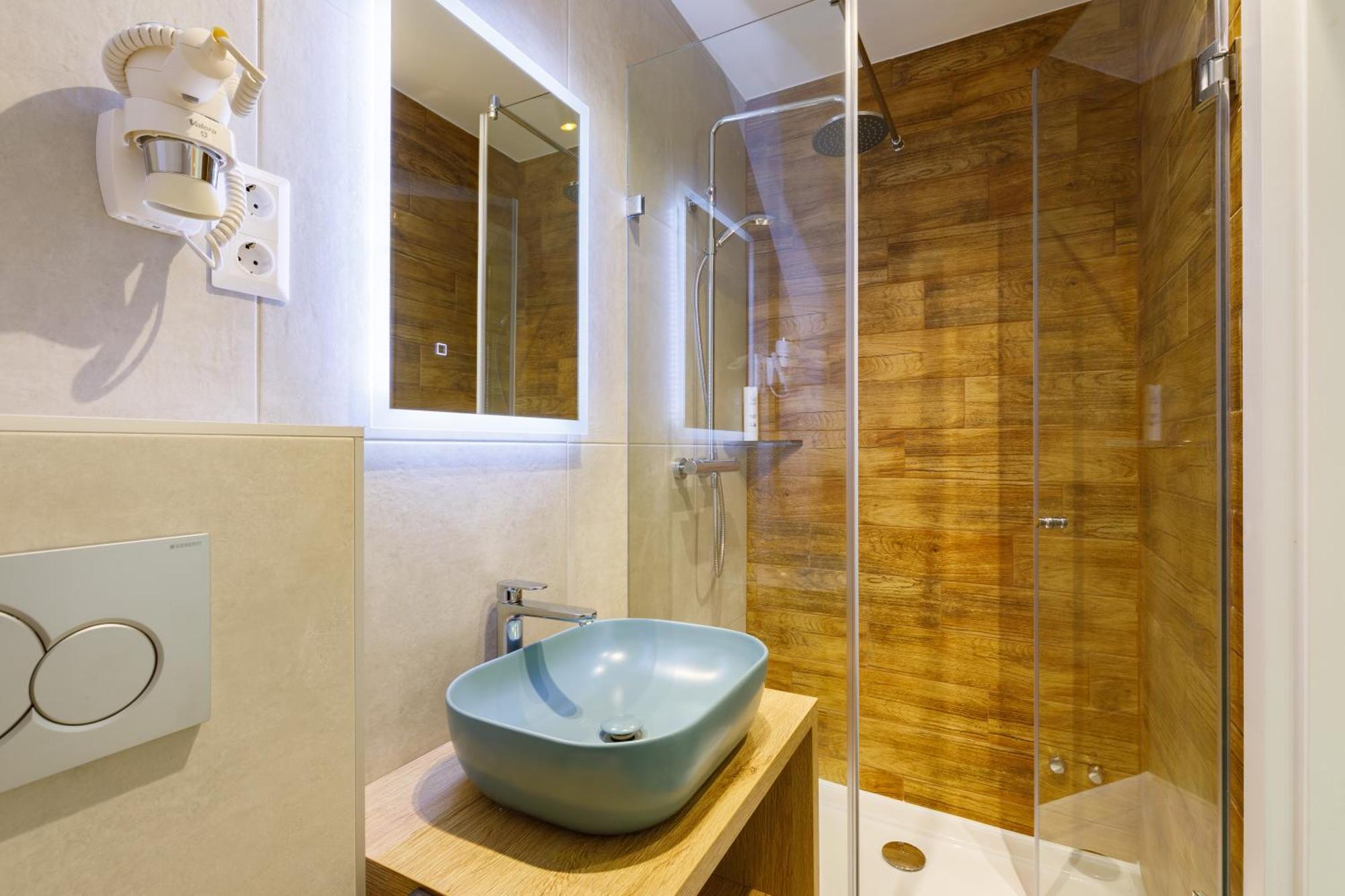Lepke Apartmanhaz Es Etterem Тихань Екстер'єр фото